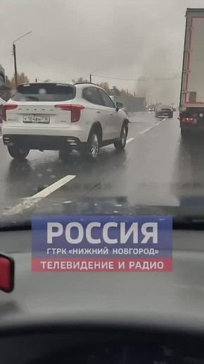 На кадрах — последствия смертельной аварии с участием водителя мопеда на трассе М-7 недалеко от Дзержинска